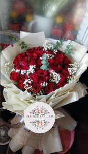 Timeless Romance: Premium Red Rose Collection